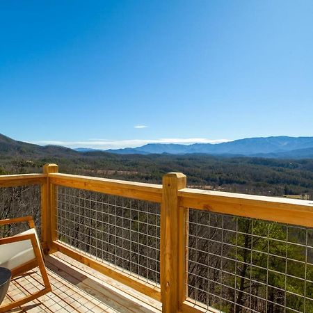 3 Pines Lodges Luxury Mountain View Hot Tub Севьервилл Экстерьер фото