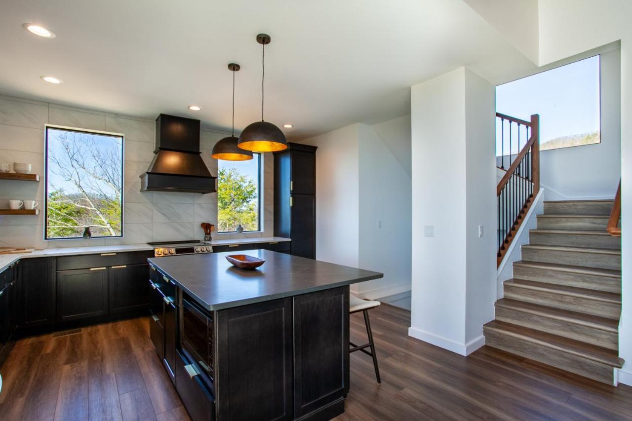 3 Pines Lodges Luxury Mountain View Hot Tub Севьервилл Экстерьер фото