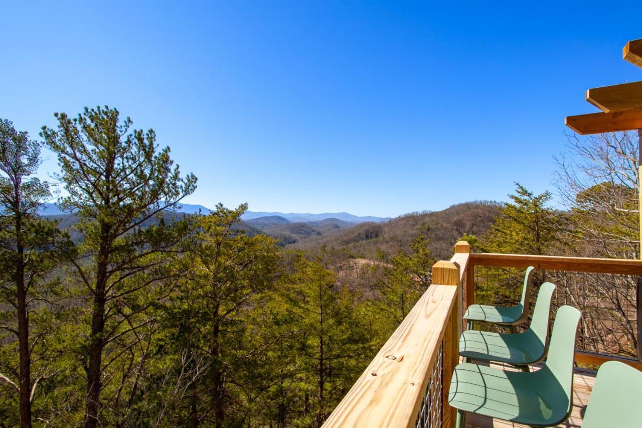 3 Pines Lodges Luxury Mountain View Hot Tub Севьервилл Экстерьер фото