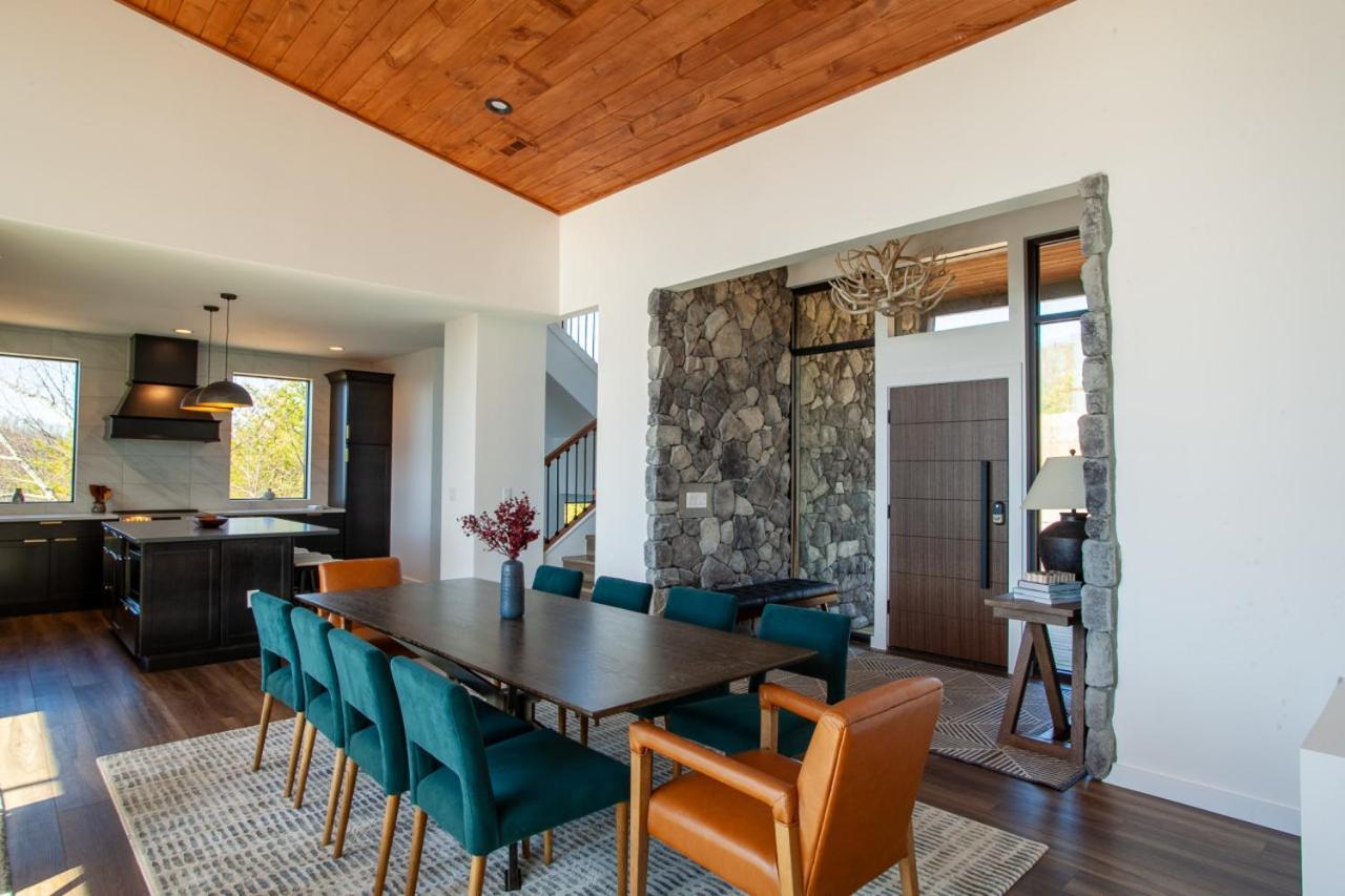 3 Pines Lodges Luxury Mountain View Hot Tub Севьервилл Экстерьер фото