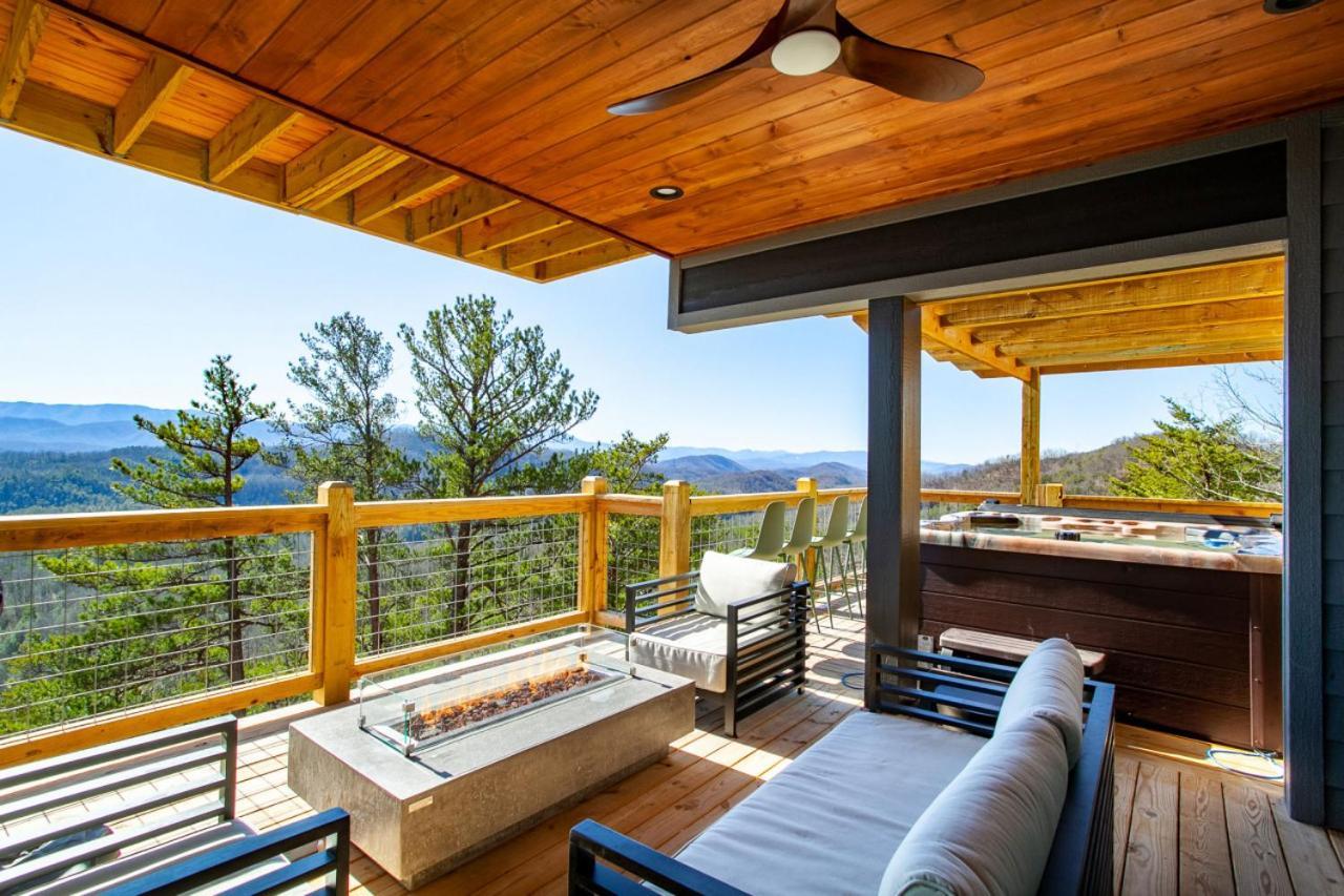 3 Pines Lodges Luxury Mountain View Hot Tub Севьервилл Экстерьер фото