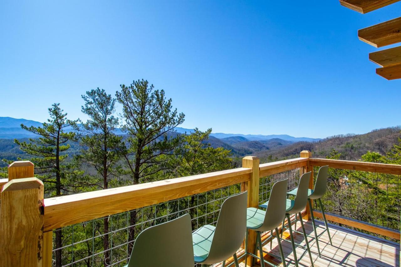 3 Pines Lodges Luxury Mountain View Hot Tub Севьервилл Экстерьер фото