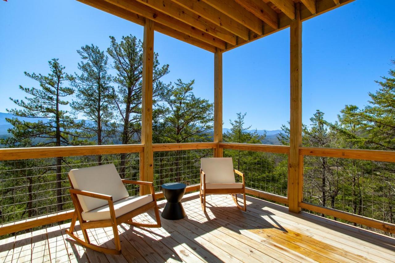3 Pines Lodges Luxury Mountain View Hot Tub Севьервилл Экстерьер фото