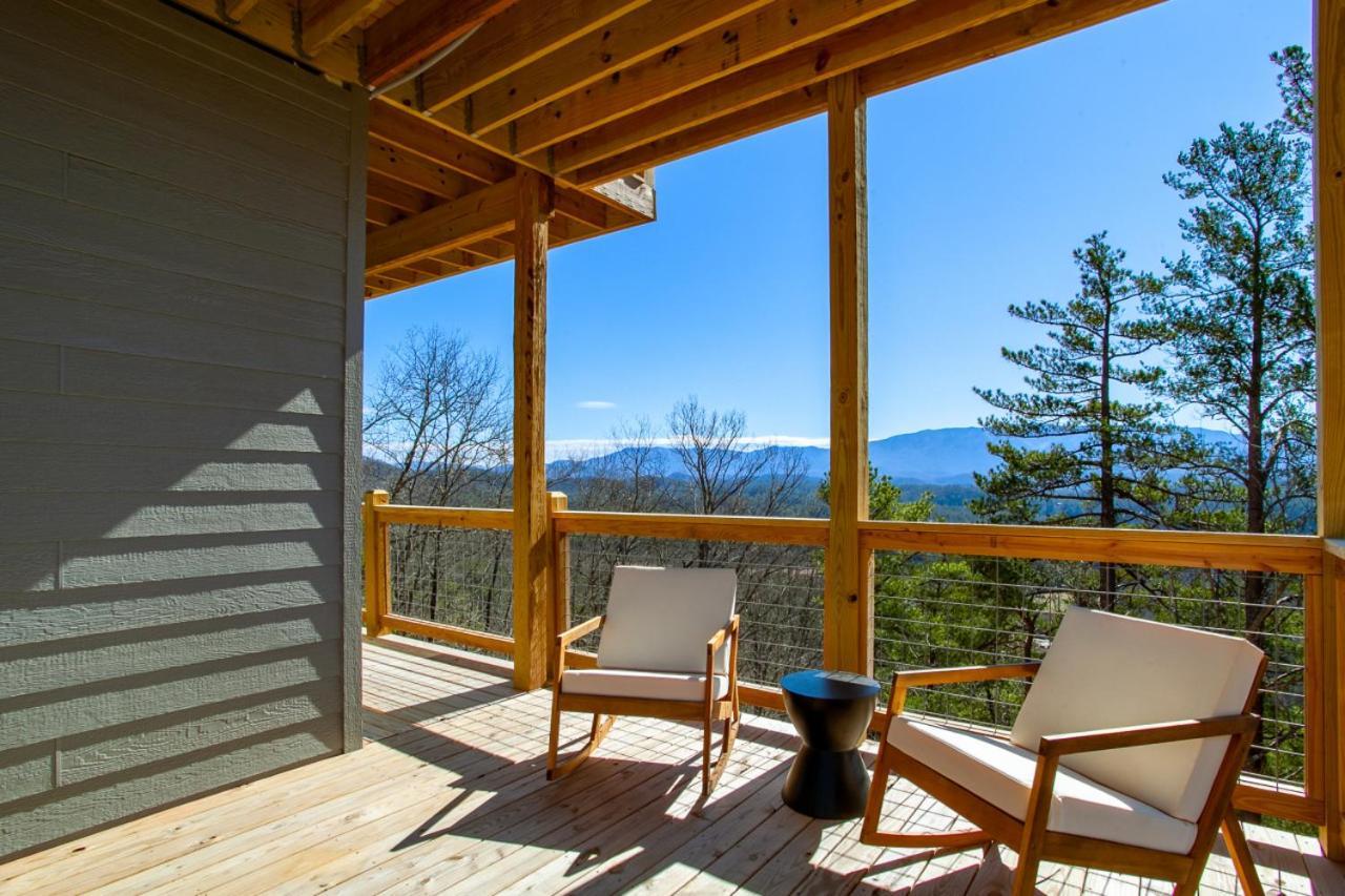3 Pines Lodges Luxury Mountain View Hot Tub Севьервилл Экстерьер фото