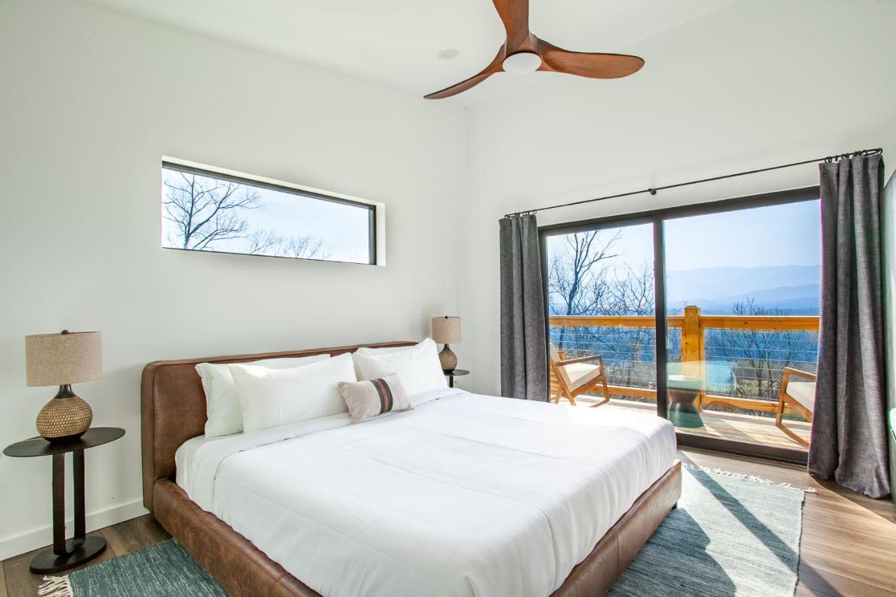 3 Pines Lodges Luxury Mountain View Hot Tub Севьервилл Экстерьер фото