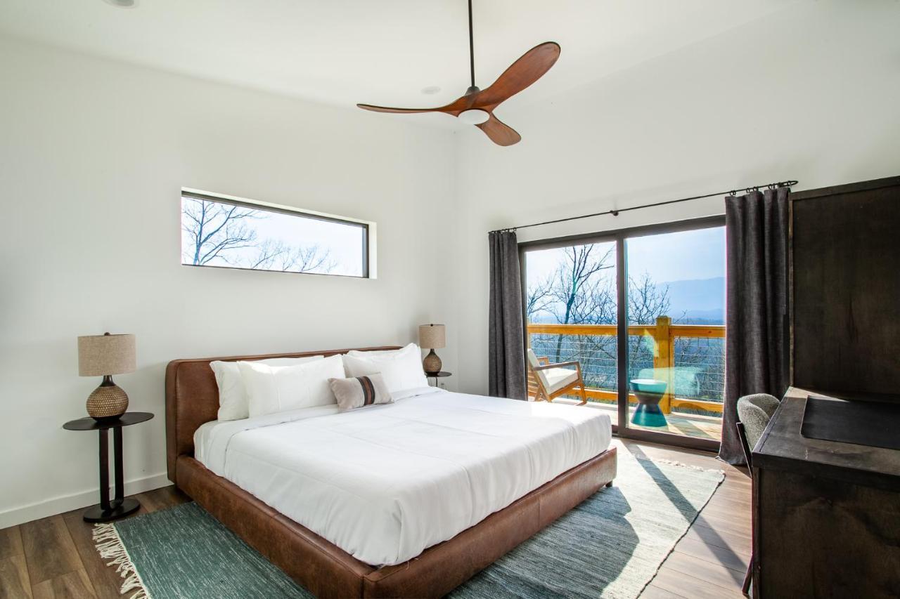 3 Pines Lodges Luxury Mountain View Hot Tub Севьервилл Экстерьер фото