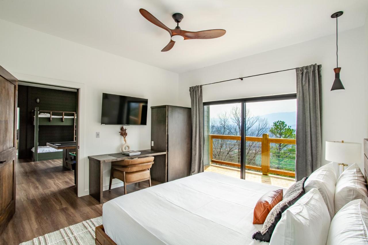 3 Pines Lodges Luxury Mountain View Hot Tub Севьервилл Экстерьер фото