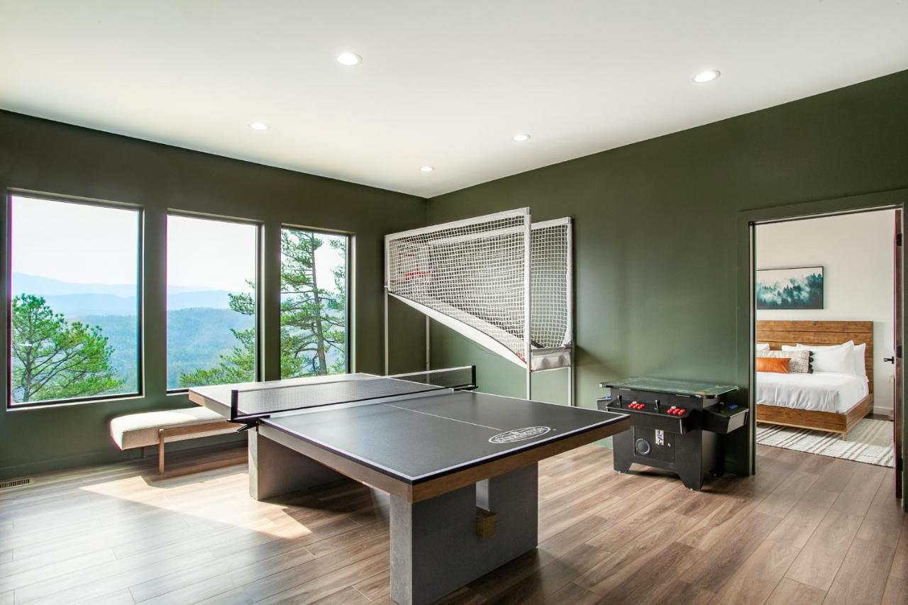3 Pines Lodges Luxury Mountain View Hot Tub Севьервилл Экстерьер фото